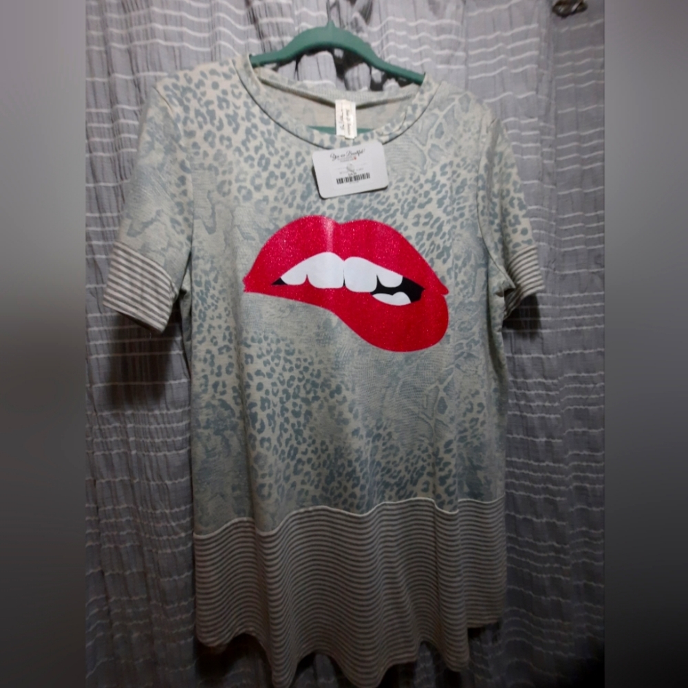 Womens short sleeve top NWT